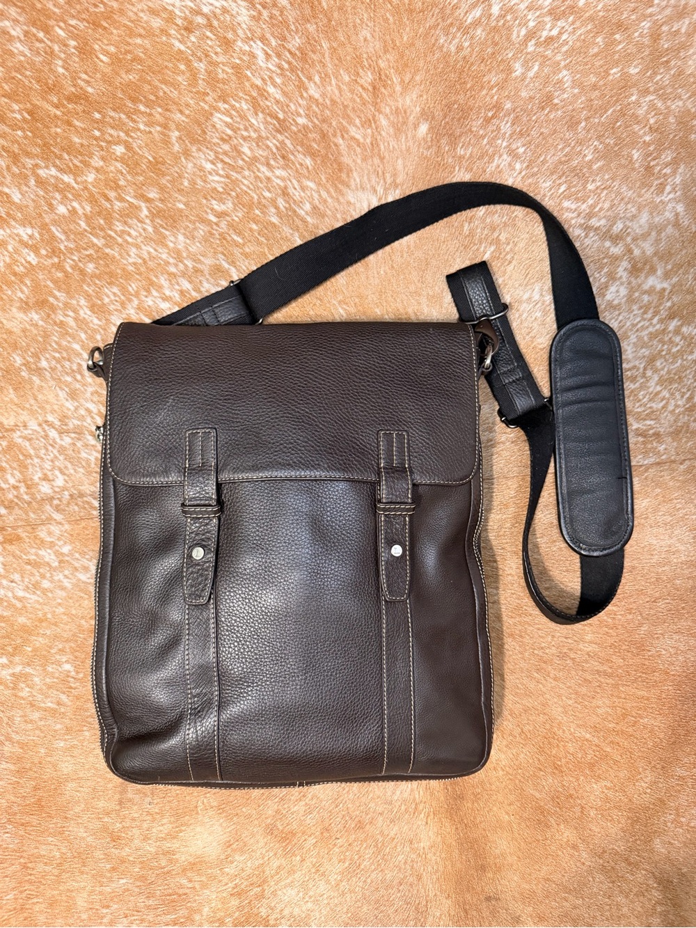 Men's Levenger Brown Leather Messenger Bag with Adjustable Strap